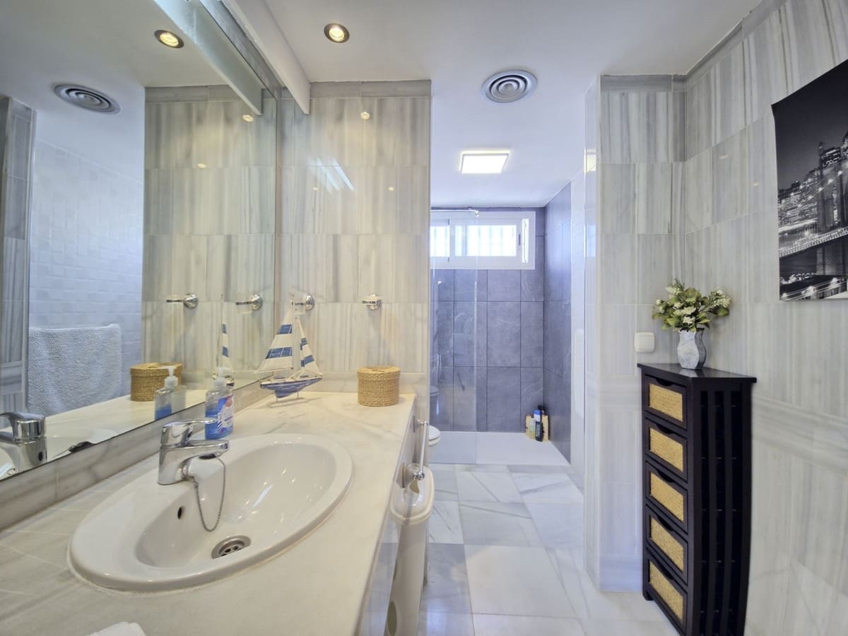 6 bedroom Townhouse for sale in Nueva Andalucia with pool - € 899,999 (Ref: 9540069)