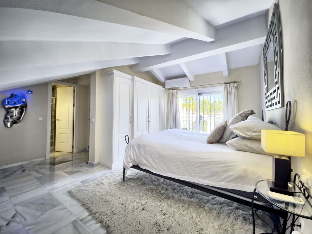 6 bedroom Townhouse for sale in Nueva Andalucia with pool - € 899,999 (Ref: 9540069)