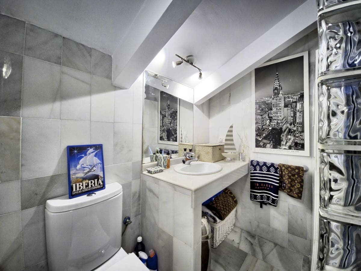 6 bedroom Townhouse for sale in Nueva Andalucia with pool - € 899,999 (Ref: 9540069)