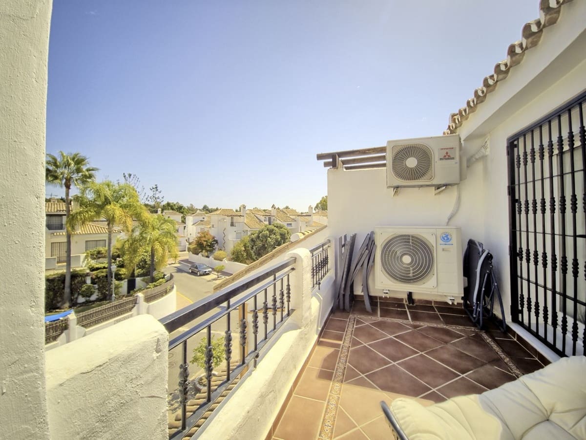 6 bedroom Townhouse for sale in Nueva Andalucia with pool - € 899,999 (Ref: 9540069)