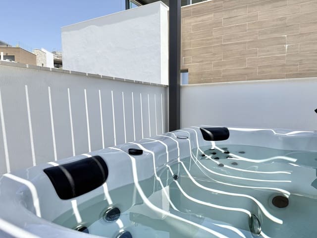 3 makuuhuone Kattohuoneisto myytävänä paikassa Cabopino, Marbella mukana uima-altaan - 918 000 € (Ref: 9540072)