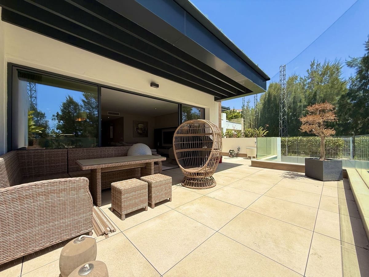 3 makuuhuone Kattohuoneisto myytävänä paikassa Cabopino mukana uima-altaan - 918 000 € (Ref: 9540072)