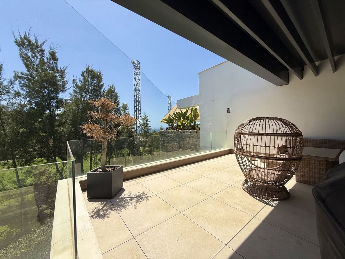 3 makuuhuone Kattohuoneisto myytävänä paikassa Cabopino mukana uima-altaan - 918 000 € (Ref: 9540072)