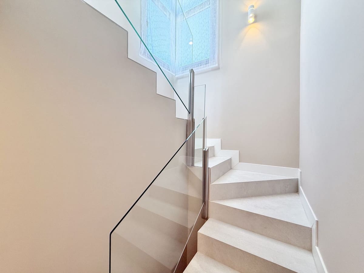 3 makuuhuone Kattohuoneisto myytävänä paikassa Cabopino mukana uima-altaan - 918 000 € (Ref: 9540072)