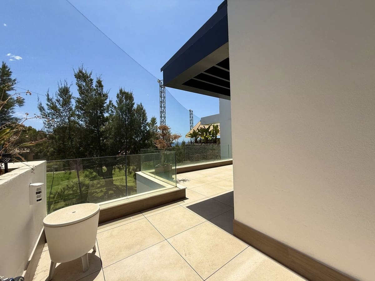 3 makuuhuone Kattohuoneisto myytävänä paikassa Cabopino mukana uima-altaan - 918 000 € (Ref: 9540072)