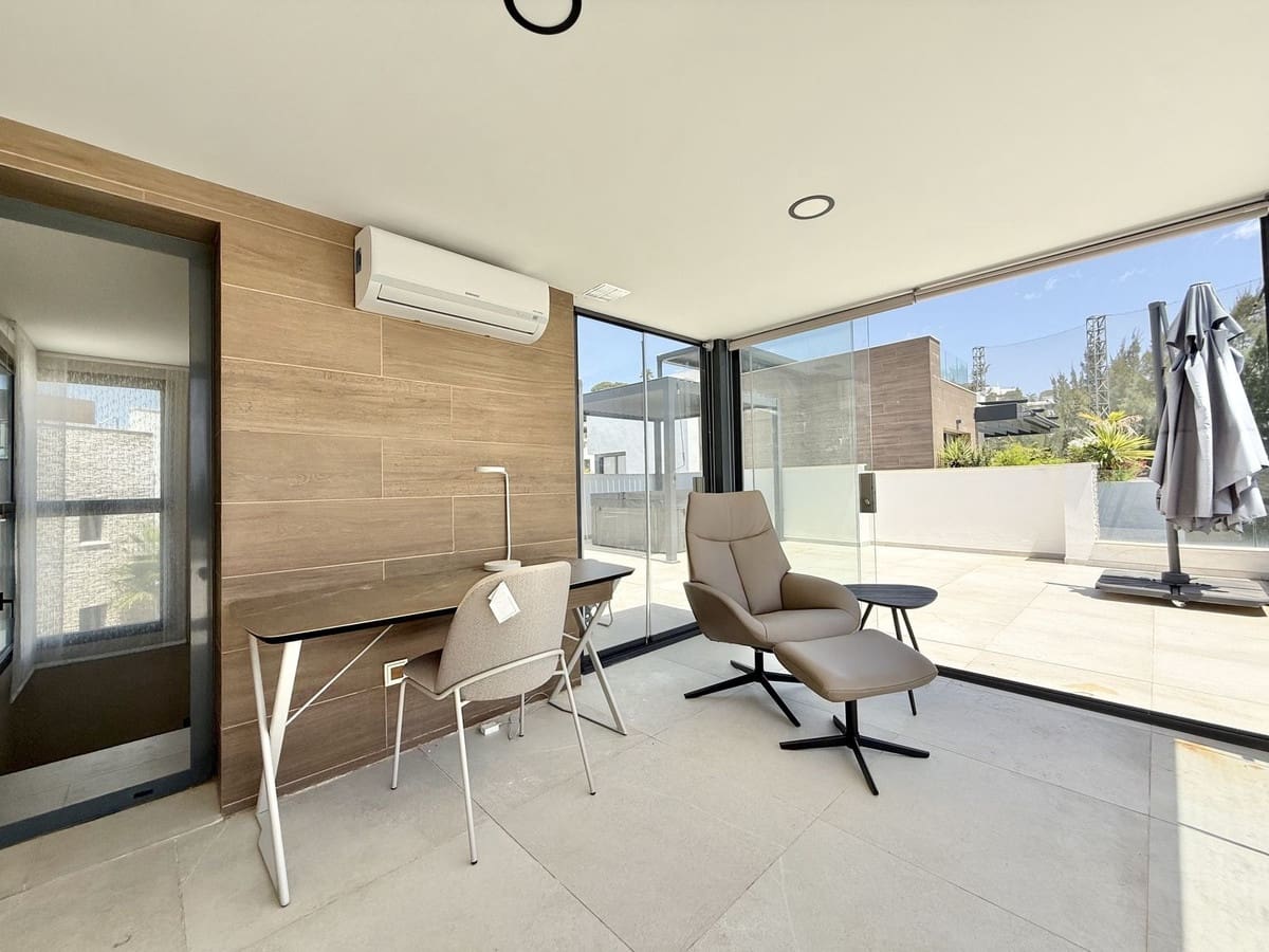 3 makuuhuone Kattohuoneisto myytävänä paikassa Cabopino mukana uima-altaan - 918 000 € (Ref: 9540072)