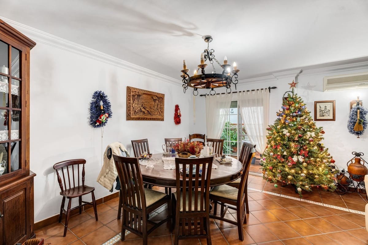 7 Zimmer Doppelhaus zu verkaufen in Estepona mit Garage - 922.500 € (Ref: 9540073)