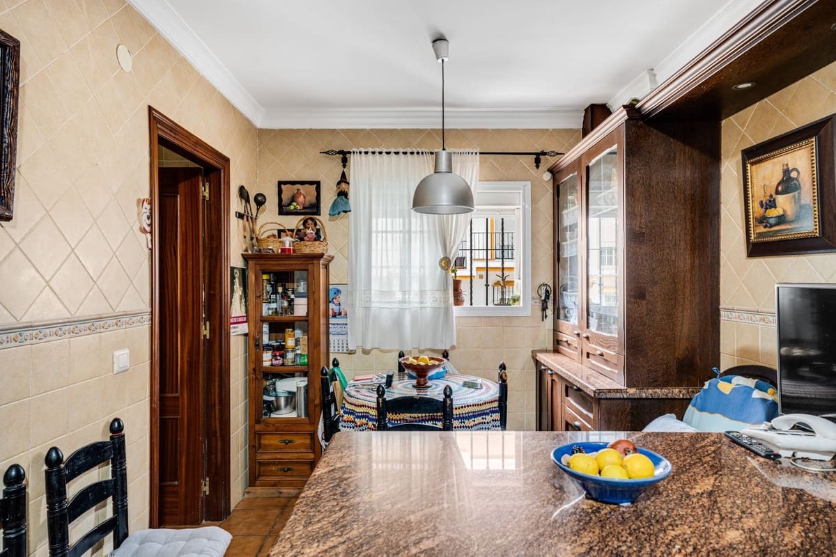 7 Zimmer Doppelhaus zu verkaufen in Estepona mit Garage - 922.500 € (Ref: 9540073)