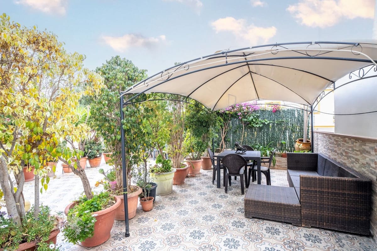 7 slaapkamer Halfvrijstaande villa te koop in Estepona met garage - € 1.167.000 (Ref: 9540073)