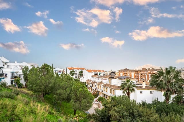 Pareado de 7 habitaciones en Centro, Estepona en venta con garaje - 1.167.000 € (Ref: 9540073)