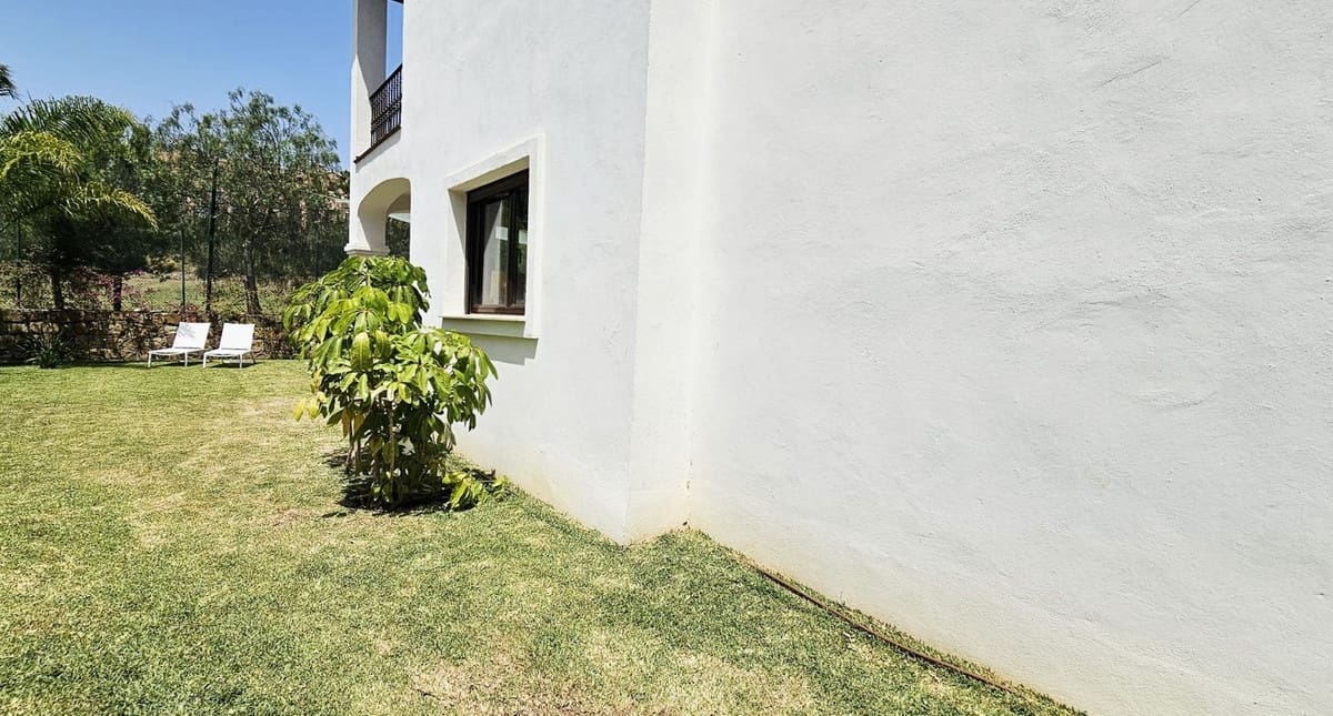 3 makuuhuone Huvila myytävänä paikassa Estepona mukana uima-altaan 
autotalli - 925 000 € (Ref: 9540077)