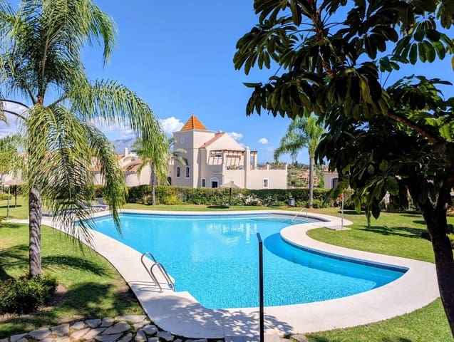 4 camera da letto Villetta Bifamiliare in vendita in El Paraiso, Estepona con piscina - 945.000 € (Rif: 9540081)