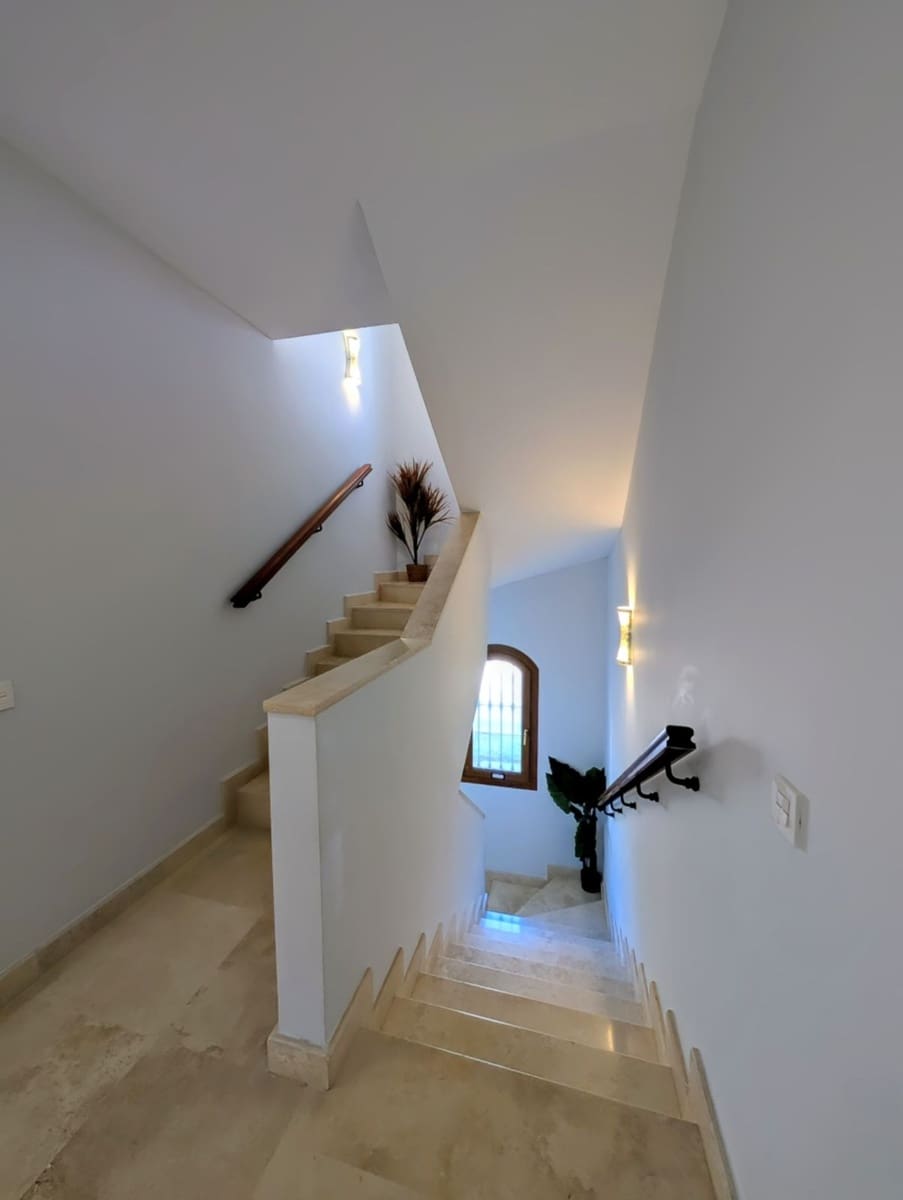 4 camera da letto Villetta Bifamiliare in vendita in El Paraiso con piscina - 945.000 € (Rif: 9540081)