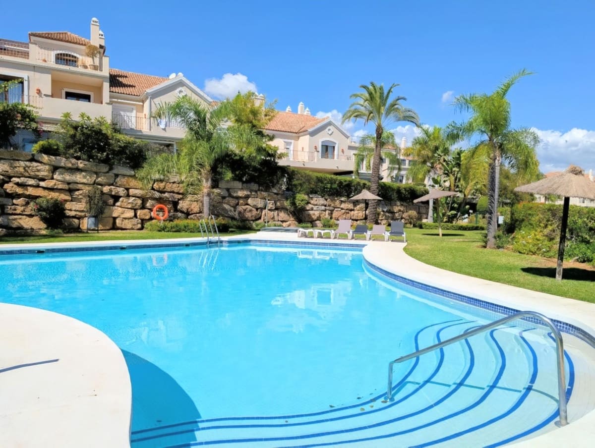 4 camera da letto Villetta Bifamiliare in vendita in El Paraiso con piscina - 945.000 € (Rif: 9540081)