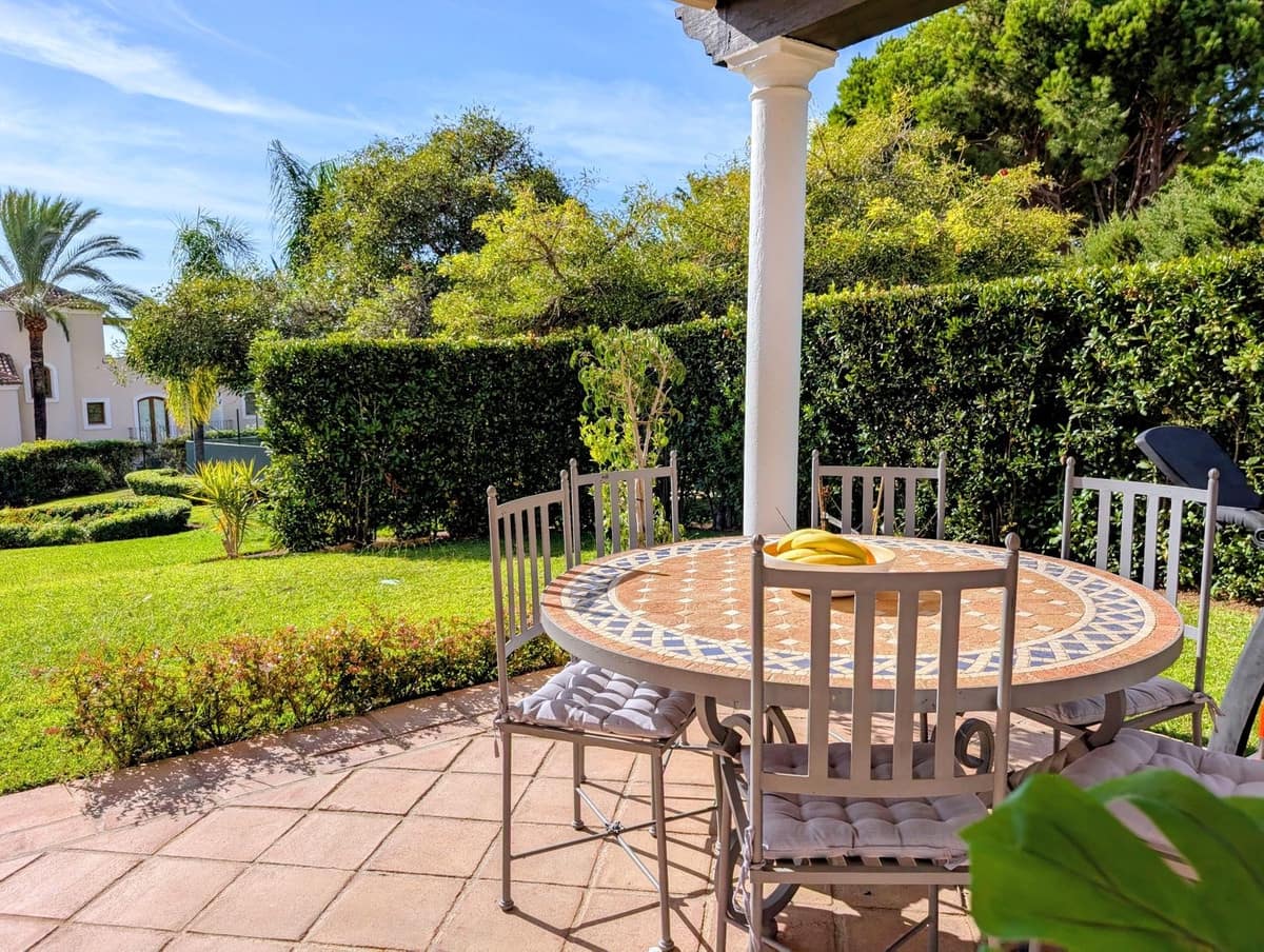 4 chambre Villa/Maison Semi-Mitoyenne à vendre à El Paraiso avec piscine - 945 000 € (Ref: 9540081)