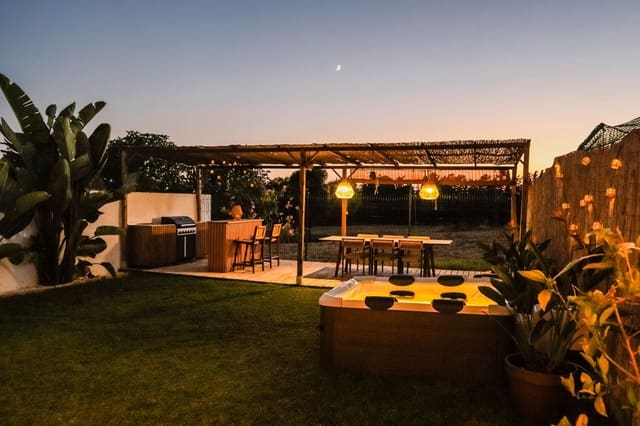 4 quarto Moradia Geminada para venda em La Dama de Noche - La Alzambra, Marbella com garagem - 945 000 € (Ref: 9540082)