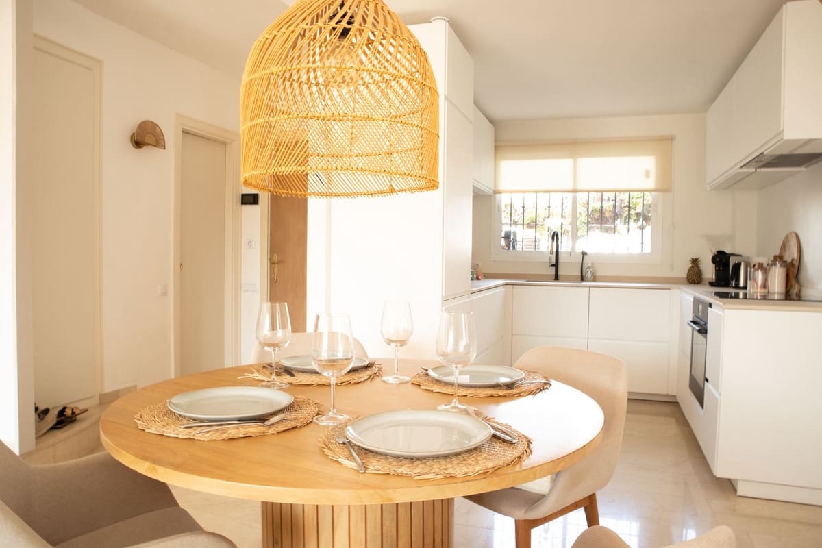 4 sypialnia Dom blizniak na sprzedaż w Nueva Andalucia z garażem - 875 000 € (Ref: 9540082)