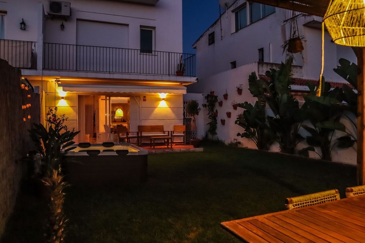 4 sypialnia Dom blizniak na sprzedaż w Nueva Andalucia z garażem - 875 000 € (Ref: 9540082)