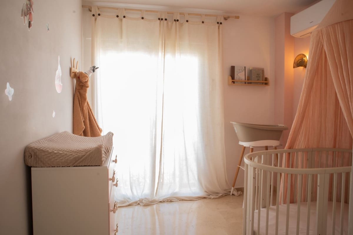 4 sypialnia Dom blizniak na sprzedaż w Nueva Andalucia z garażem - 875 000 € (Ref: 9540082)