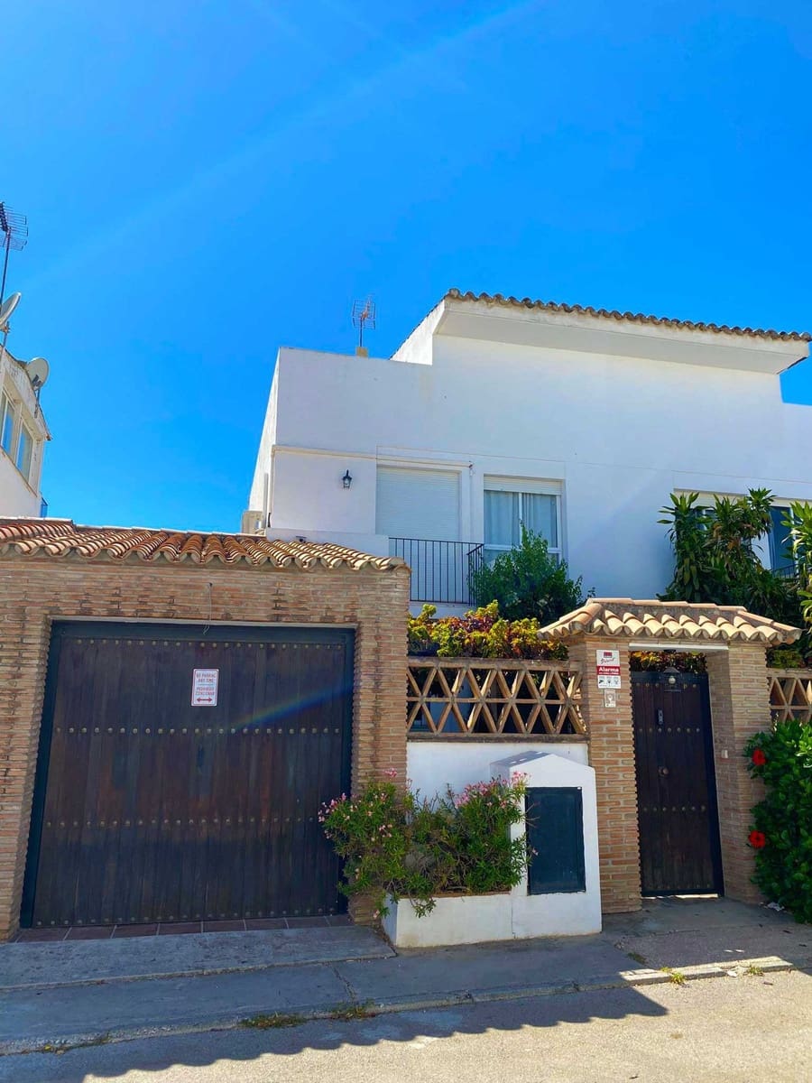 4 sypialnia Dom blizniak na sprzedaż w Nueva Andalucia z garażem - 875 000 € (Ref: 9540082)
