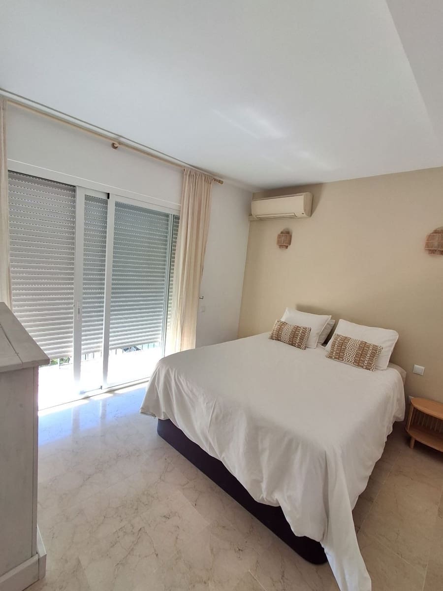 4 sypialnia Dom blizniak na sprzedaż w Nueva Andalucia z garażem - 875 000 € (Ref: 9540082)