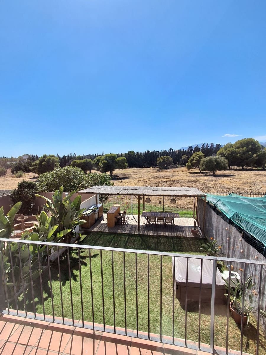 4 sypialnia Dom blizniak na sprzedaż w Nueva Andalucia z garażem - 875 000 € (Ref: 9540082)