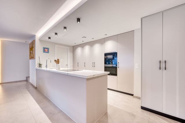 4 soveværelse Penthouse til salg i San Pedro de Alcántara Pueblo, Marbella - € 949.000 (Ref: 9540085)