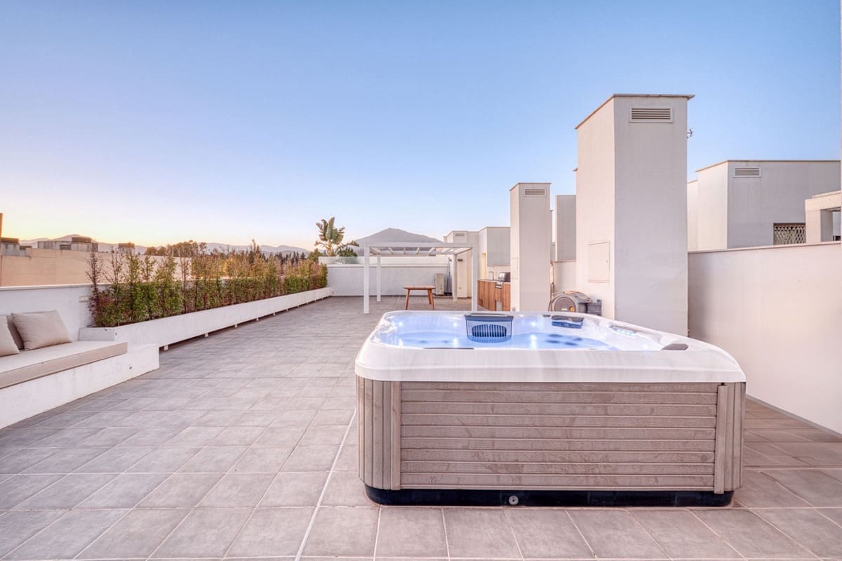 4 soveværelse Penthouse til salg i San Pedro de Alcantara - € 949.000 (Ref: 9540085)