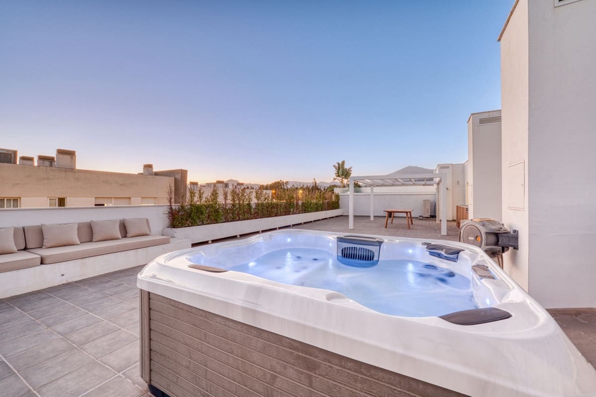 4 soveværelse Penthouse til salg i San Pedro de Alcantara - € 949.000 (Ref: 9540085)