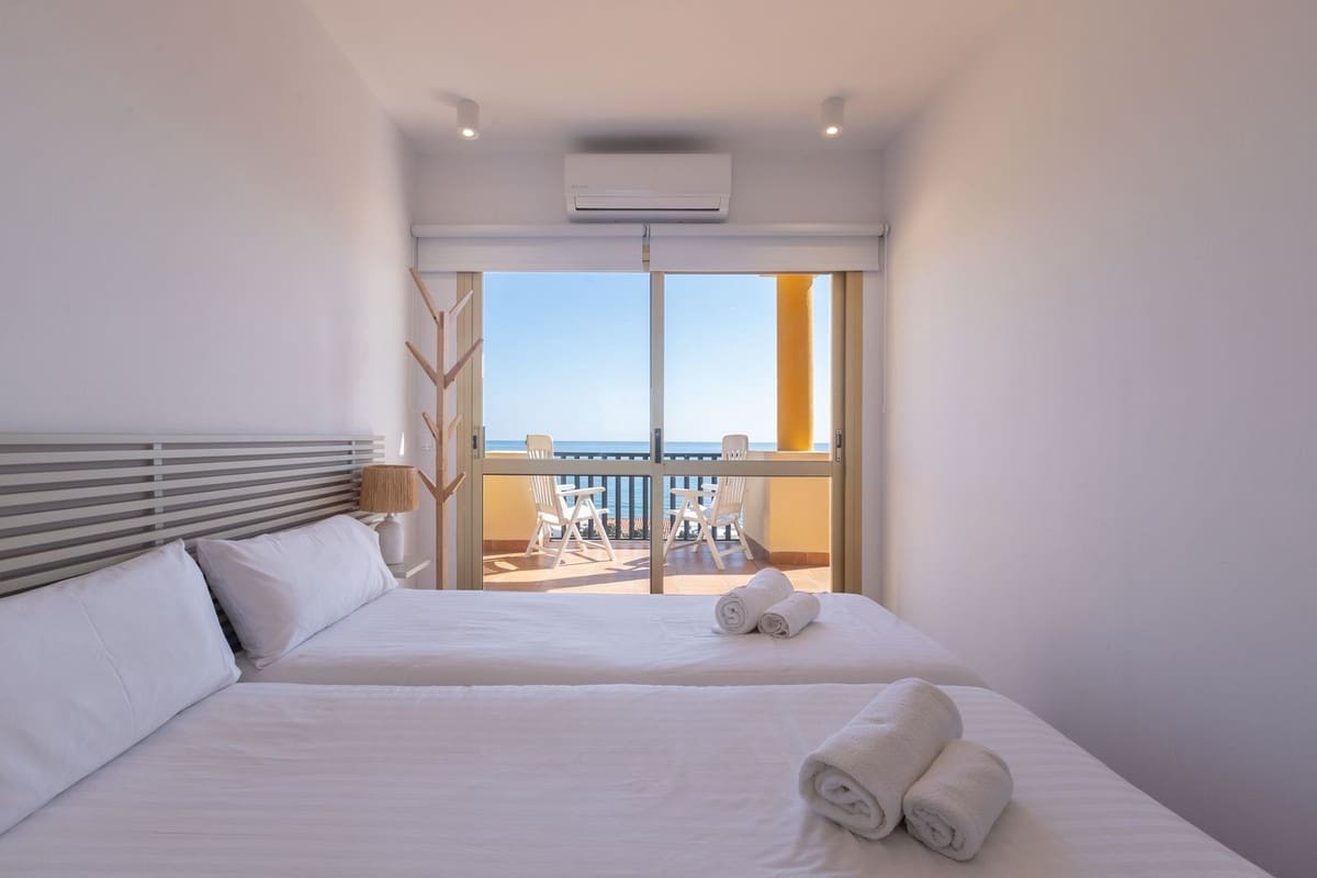 2 bedroom Penthouse for sale in Elviria with pool - € 950,000 (Ref: 9540086)