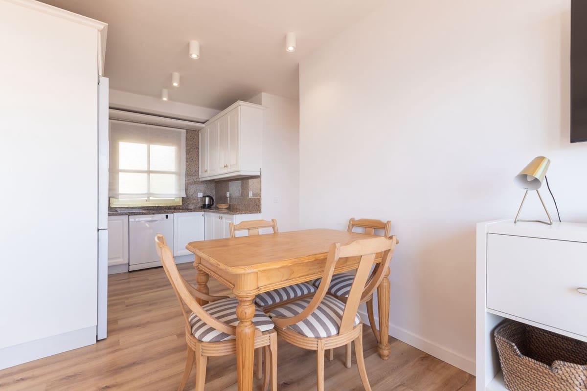 2 bedroom Penthouse for sale in Elviria with pool - € 950,000 (Ref: 9540086)