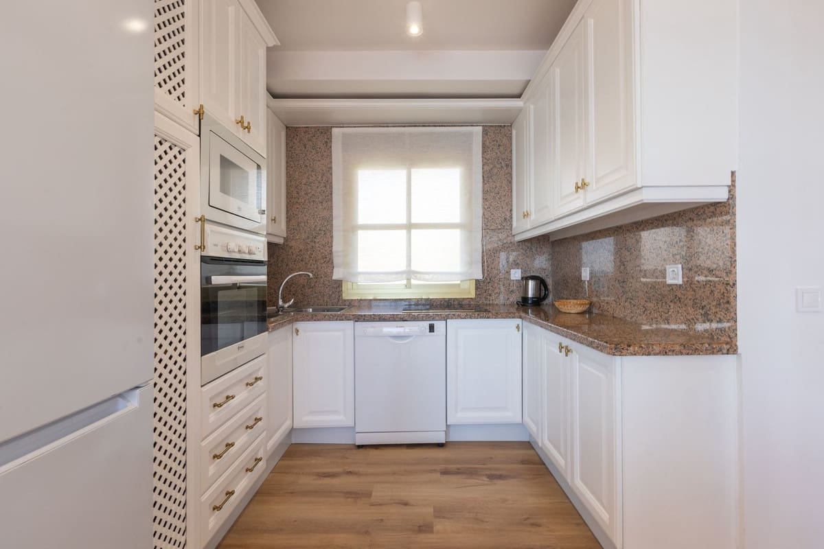 2 bedroom Penthouse for sale in Elviria with pool - € 950,000 (Ref: 9540086)