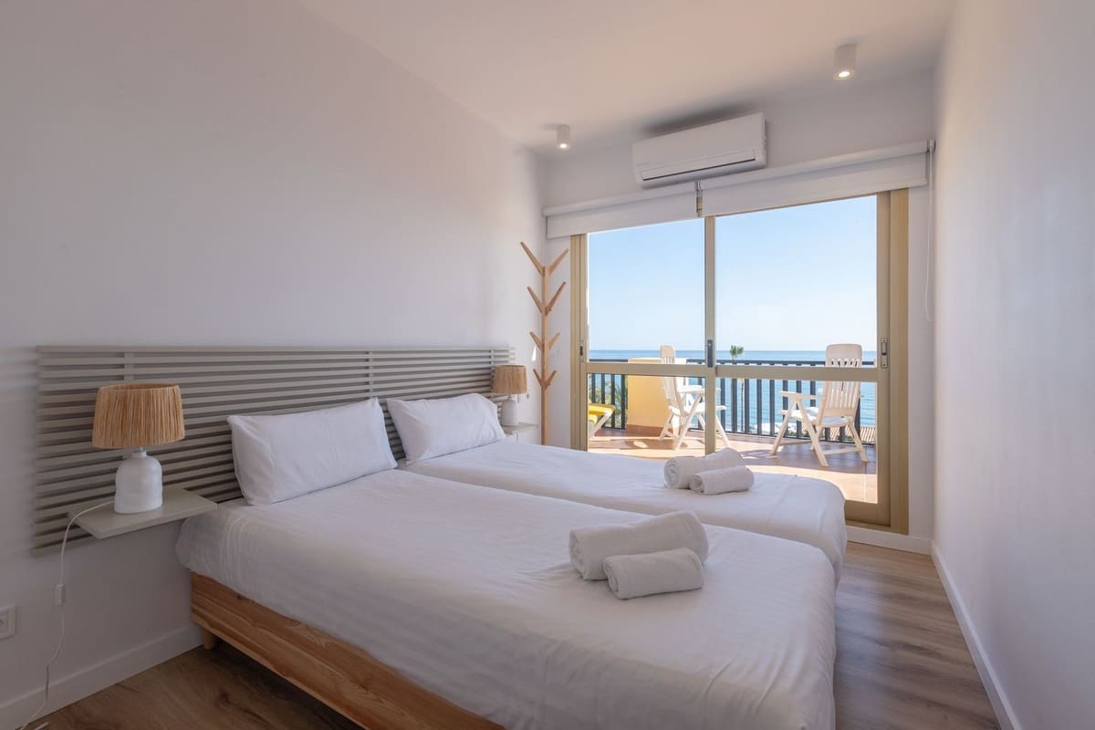 2 bedroom Penthouse for sale in Elviria with pool - € 950,000 (Ref: 9540086)