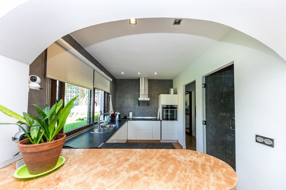 3 soveværelse Villa til salg i Benalmadena med swimmingpool garage - € 950.000 (Ref: 9540087)