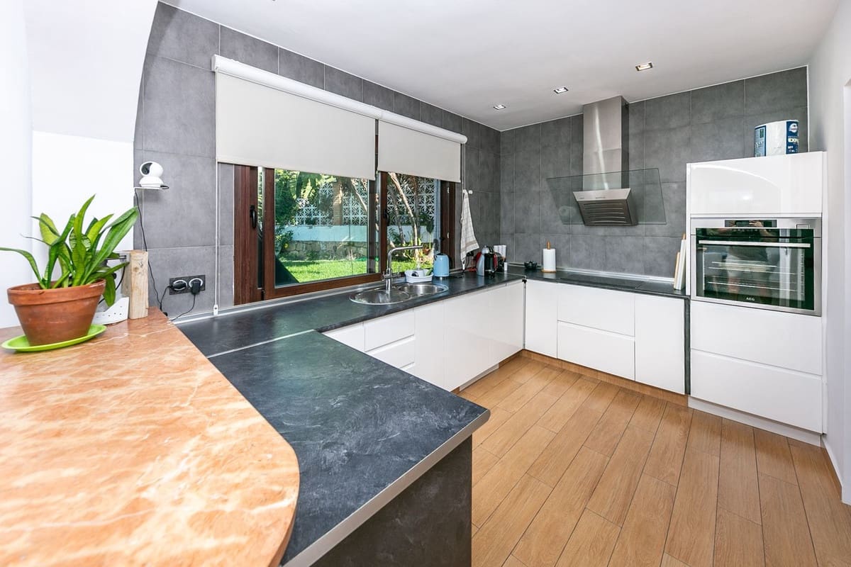 3 soveværelse Villa til salg i Benalmadena med swimmingpool garage - € 950.000 (Ref: 9540087)