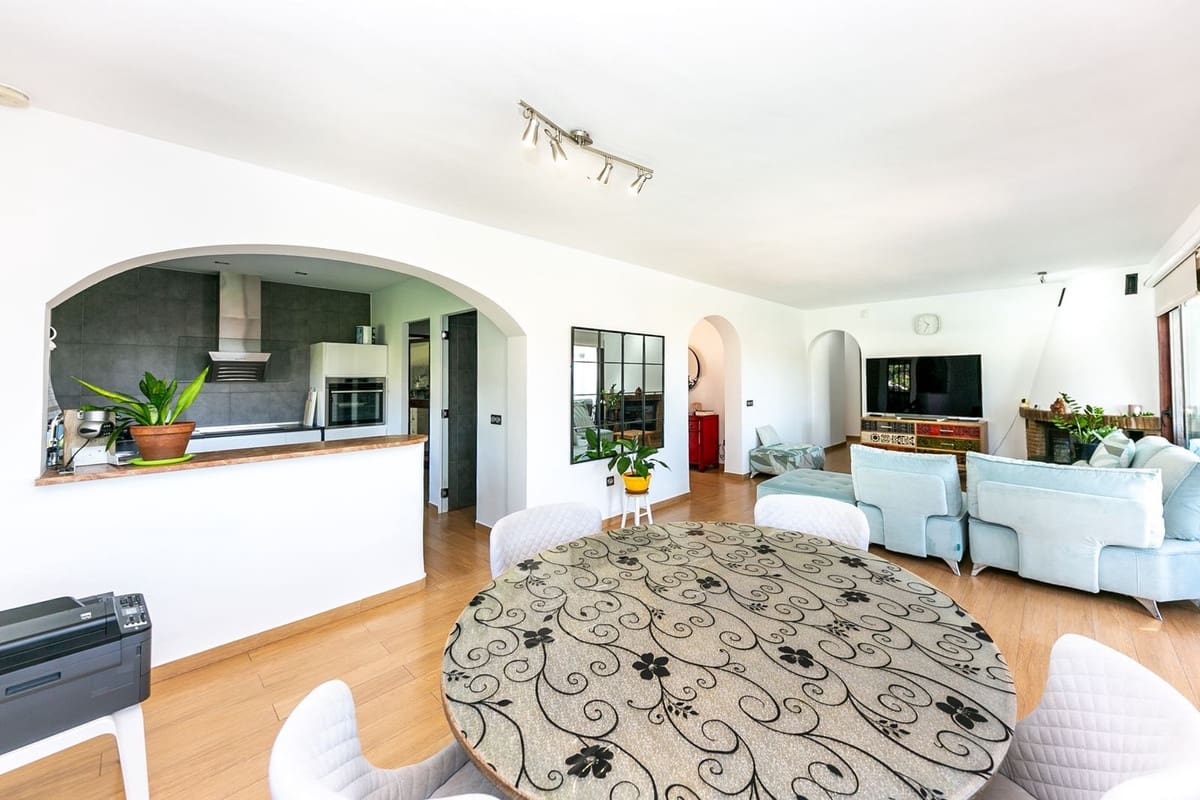 3 soveværelse Villa til salg i Benalmadena med swimmingpool garage - € 950.000 (Ref: 9540087)