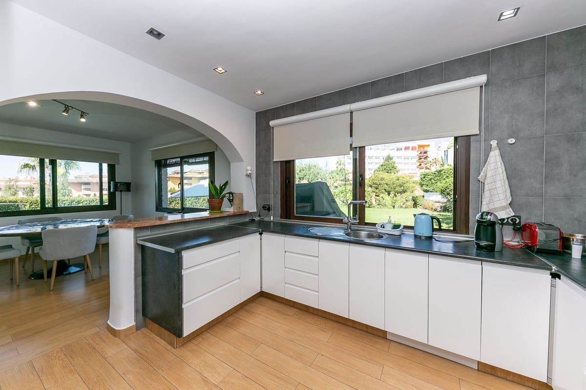 3 soveværelse Villa til salg i Benalmadena med swimmingpool garage - € 950.000 (Ref: 9540087)