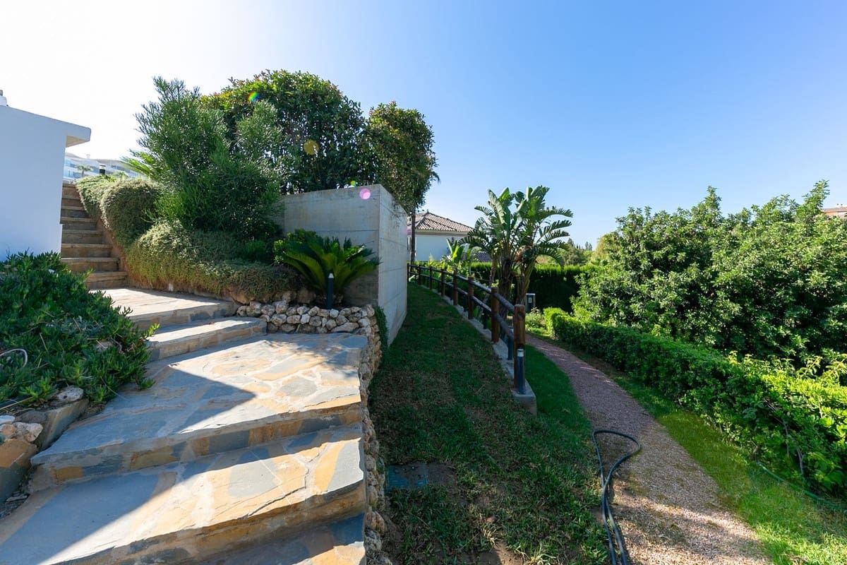 3 soveværelse Villa til salg i Benalmadena med swimmingpool garage - € 950.000 (Ref: 9540087)