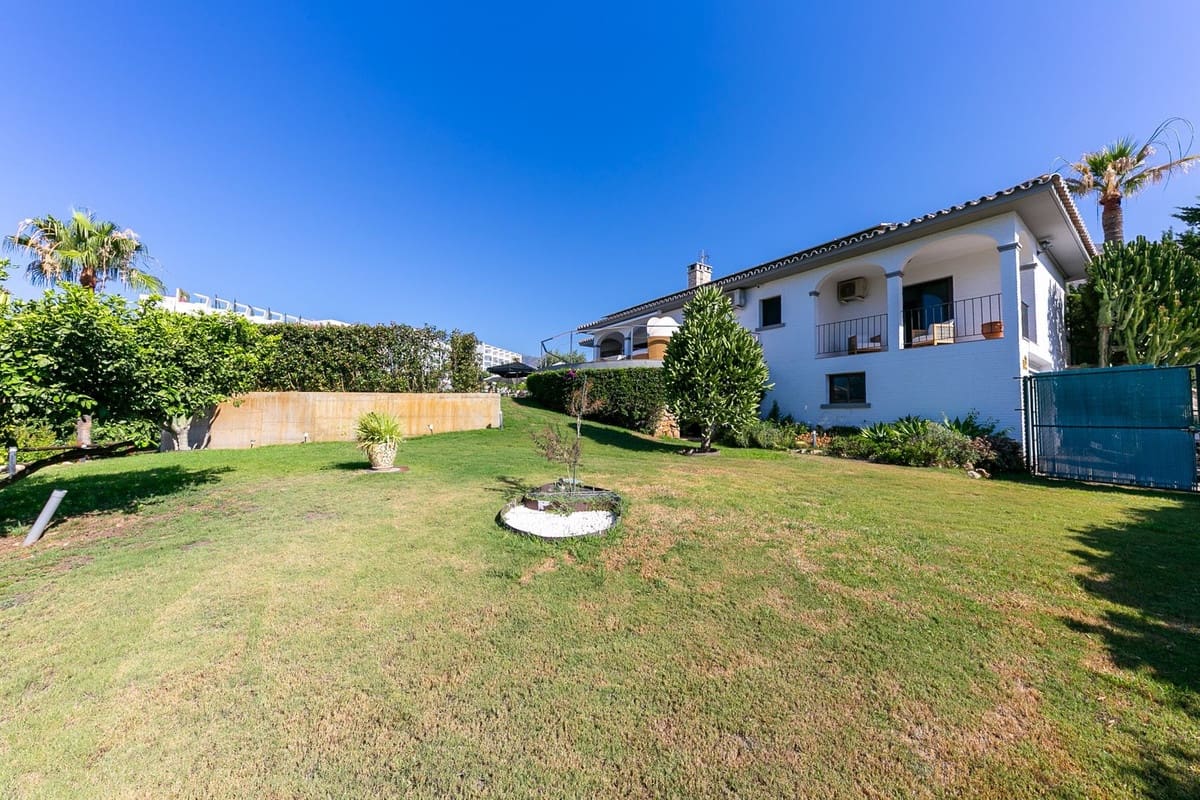 3 soveværelse Villa til salg i Benalmadena med swimmingpool garage - € 950.000 (Ref: 9540087)