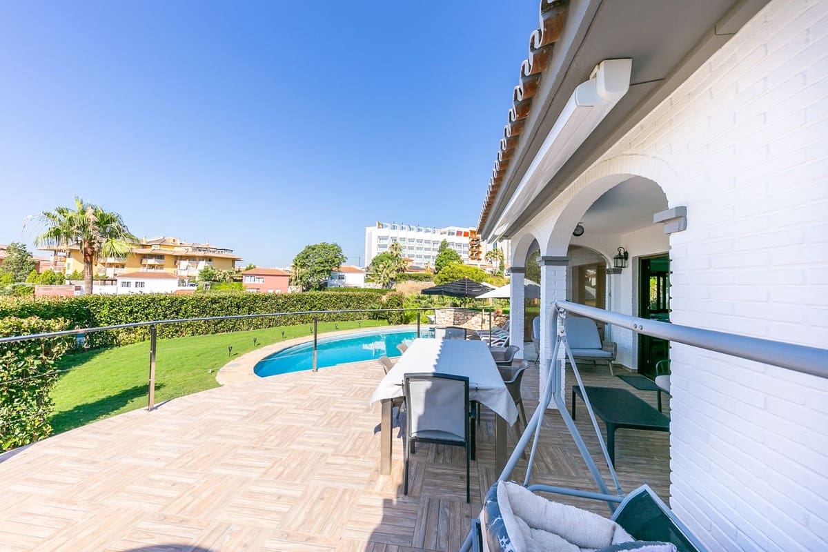 3 soveværelse Villa til salg i Benalmadena med swimmingpool garage - € 950.000 (Ref: 9540087)