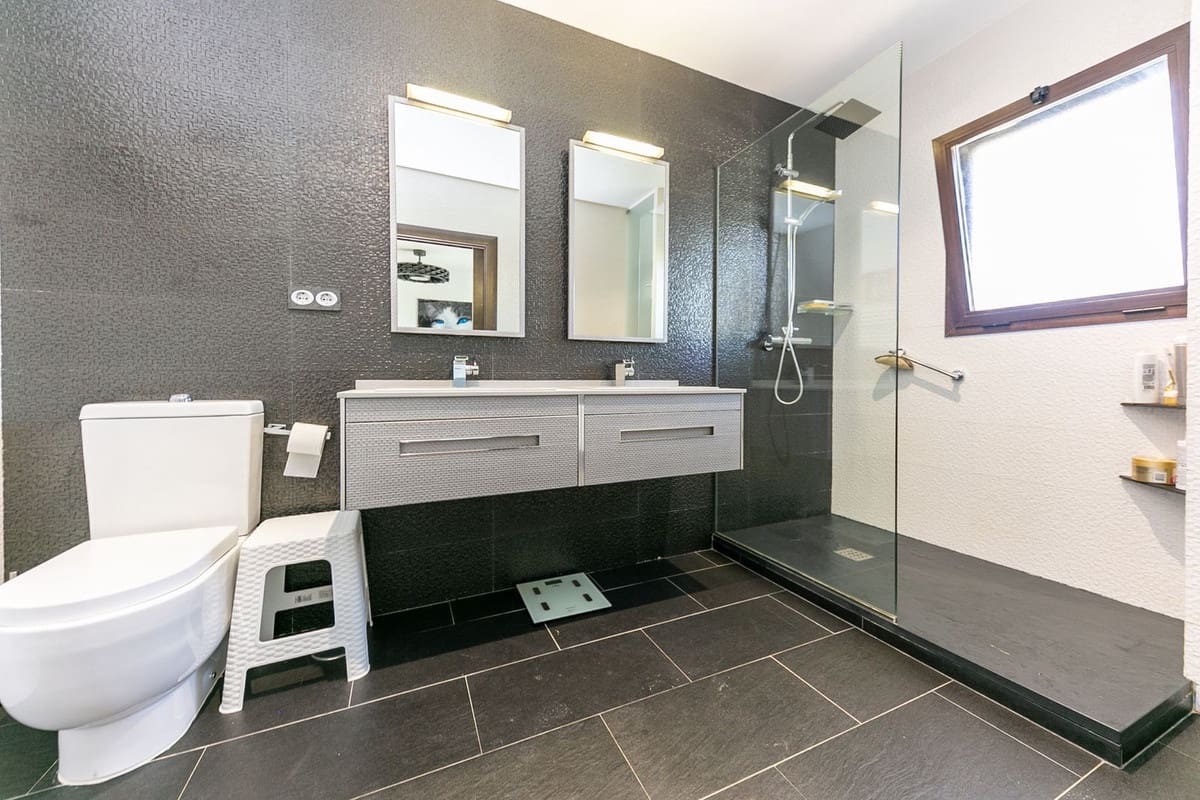 3 soveværelse Villa til salg i Benalmadena med swimmingpool garage - € 950.000 (Ref: 9540087)