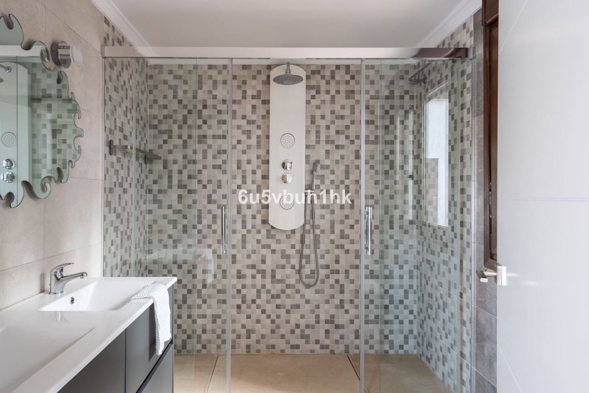 4 soveværelse Villa til salg i Benalmadena med swimmingpool - € 950.000 (Ref: 9540088)