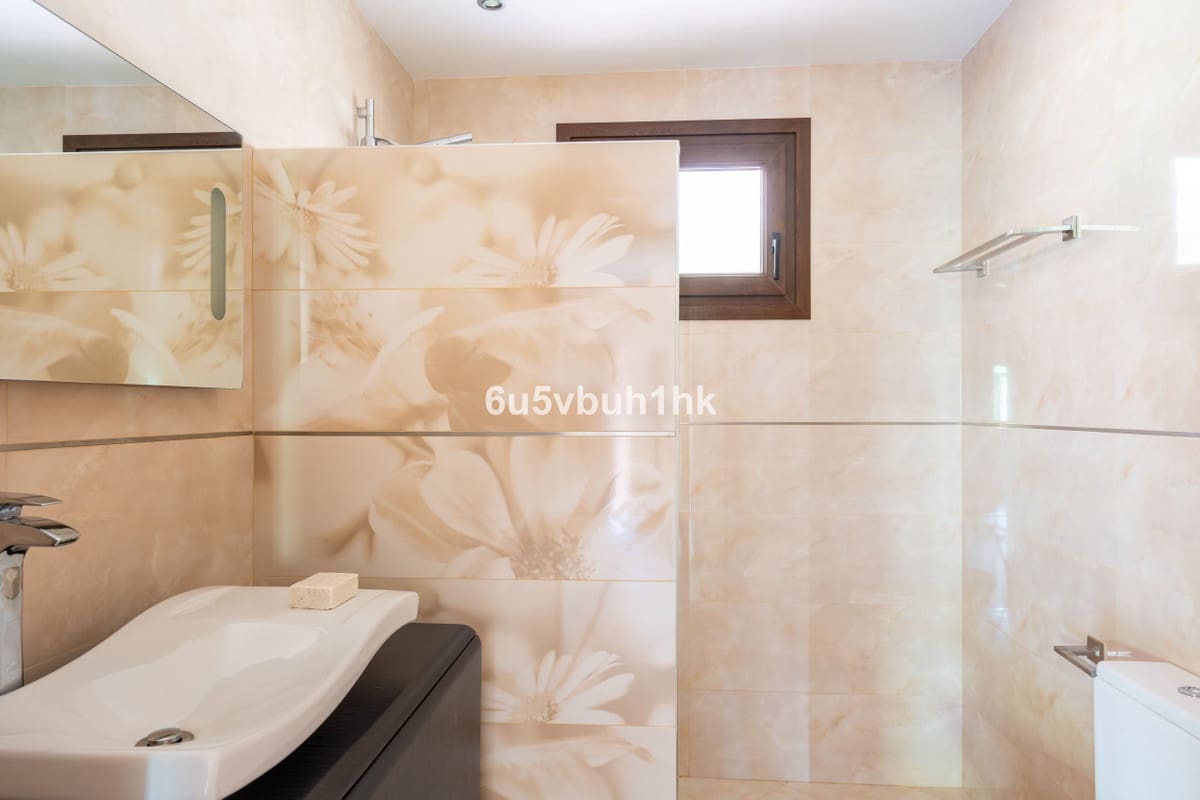 4 soveværelse Villa til salg i Benalmadena med swimmingpool - € 870.000 (Ref: 9540088)
