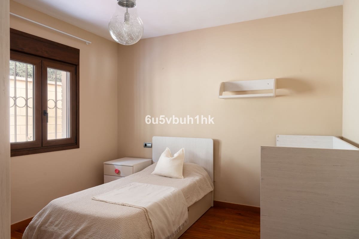 4 soveværelse Villa til salg i Benalmadena med swimmingpool - € 870.000 (Ref: 9540088)