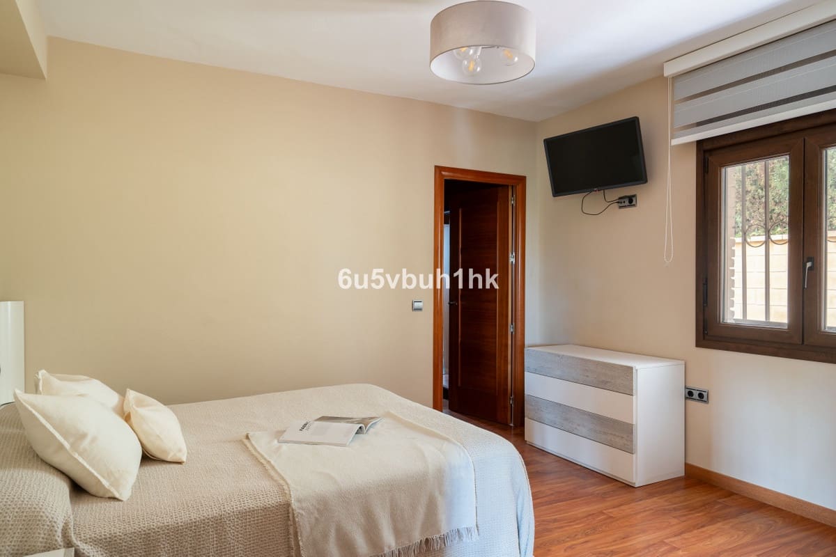 4 soveværelse Villa til salg i Benalmadena med swimmingpool - € 870.000 (Ref: 9540088)