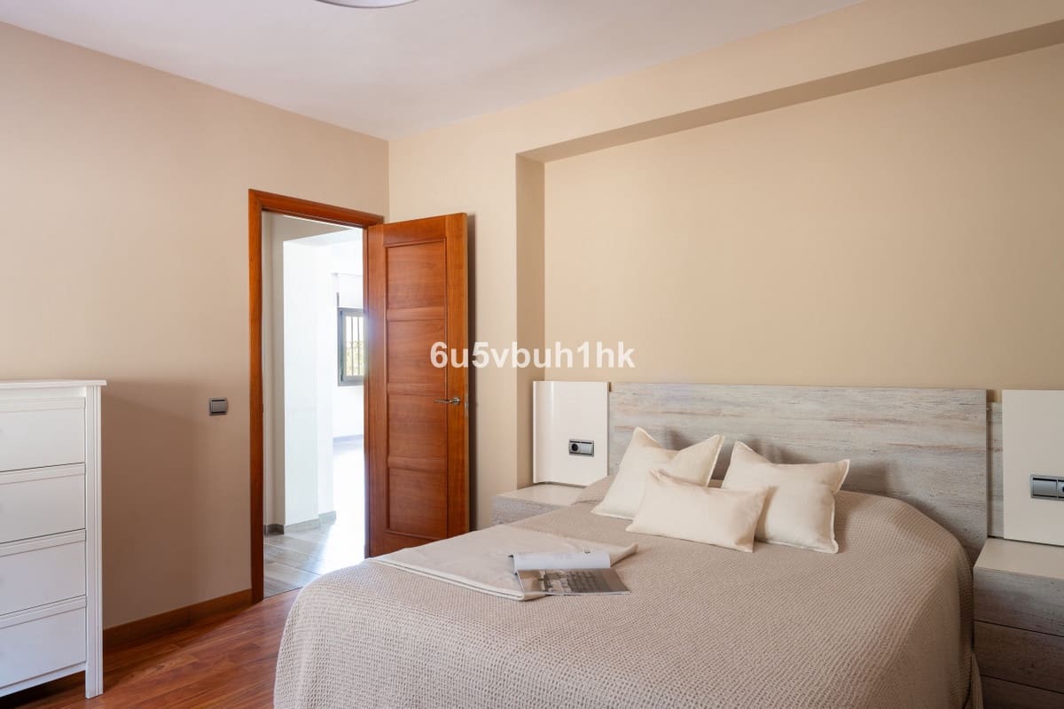 4 soveværelse Villa til salg i Benalmadena med swimmingpool - € 870.000 (Ref: 9540088)