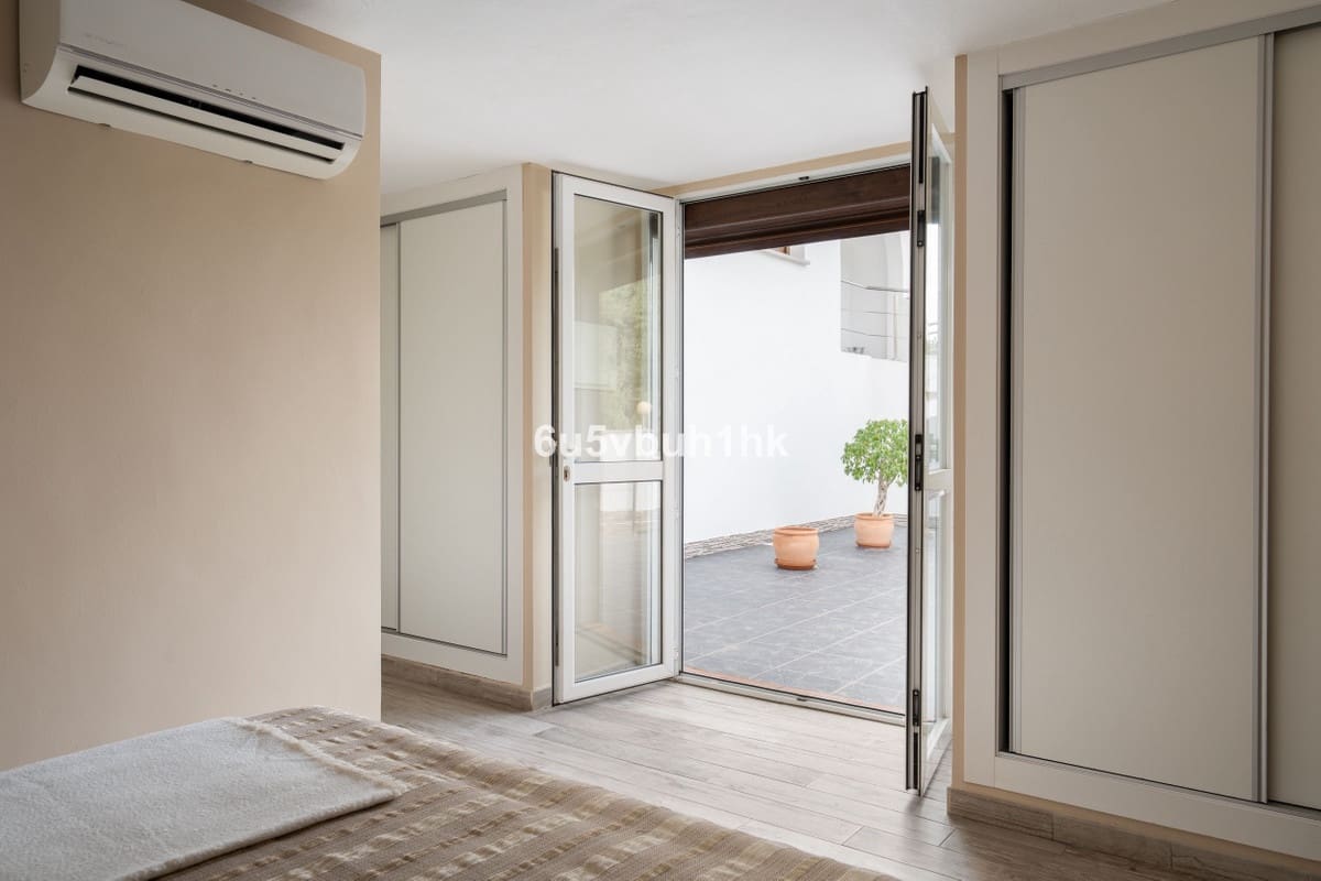 4 soveværelse Villa til salg i Benalmadena med swimmingpool - € 870.000 (Ref: 9540088)