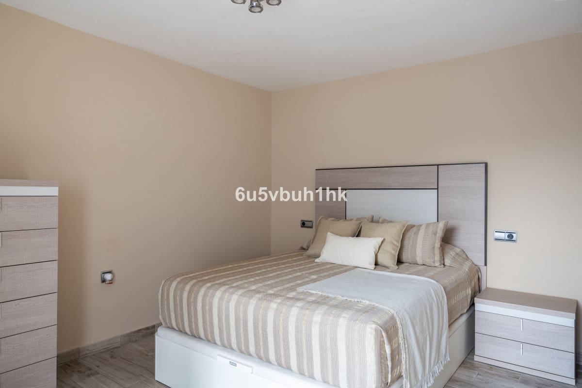 4 soveværelse Villa til salg i Benalmadena med swimmingpool - € 870.000 (Ref: 9540088)