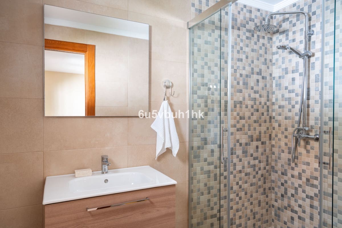4 soveværelse Villa til salg i Benalmadena med swimmingpool - € 870.000 (Ref: 9540088)