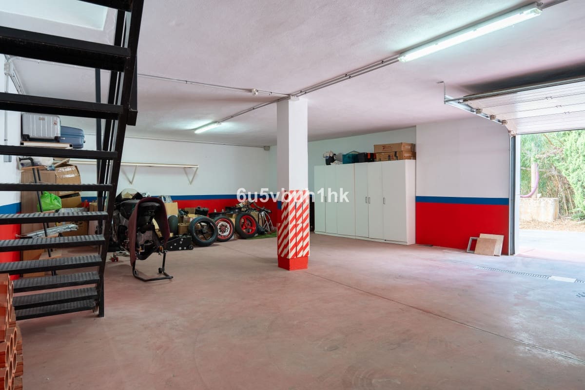 4 soveværelse Villa til salg i Benalmadena med swimmingpool - € 870.000 (Ref: 9540088)